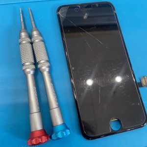 iPhone８　フロントパネル交換
