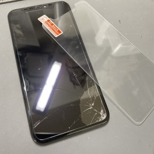 iPhone11Pro フロントパネル交換 強化ガラス永久保証