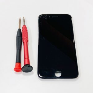 iPhone8 フロントパネル交換 画面割れ ヒビ割れ 即日交換致します！
