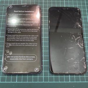 iPhone11　フロントパネル交換