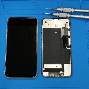 iPhone11 フロントパネル交換