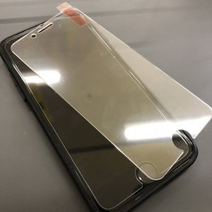 iPhone8 永久保証強化ガラス貼付け
