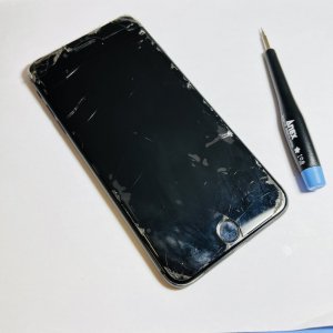 iPhone8Plus液晶パネル交換