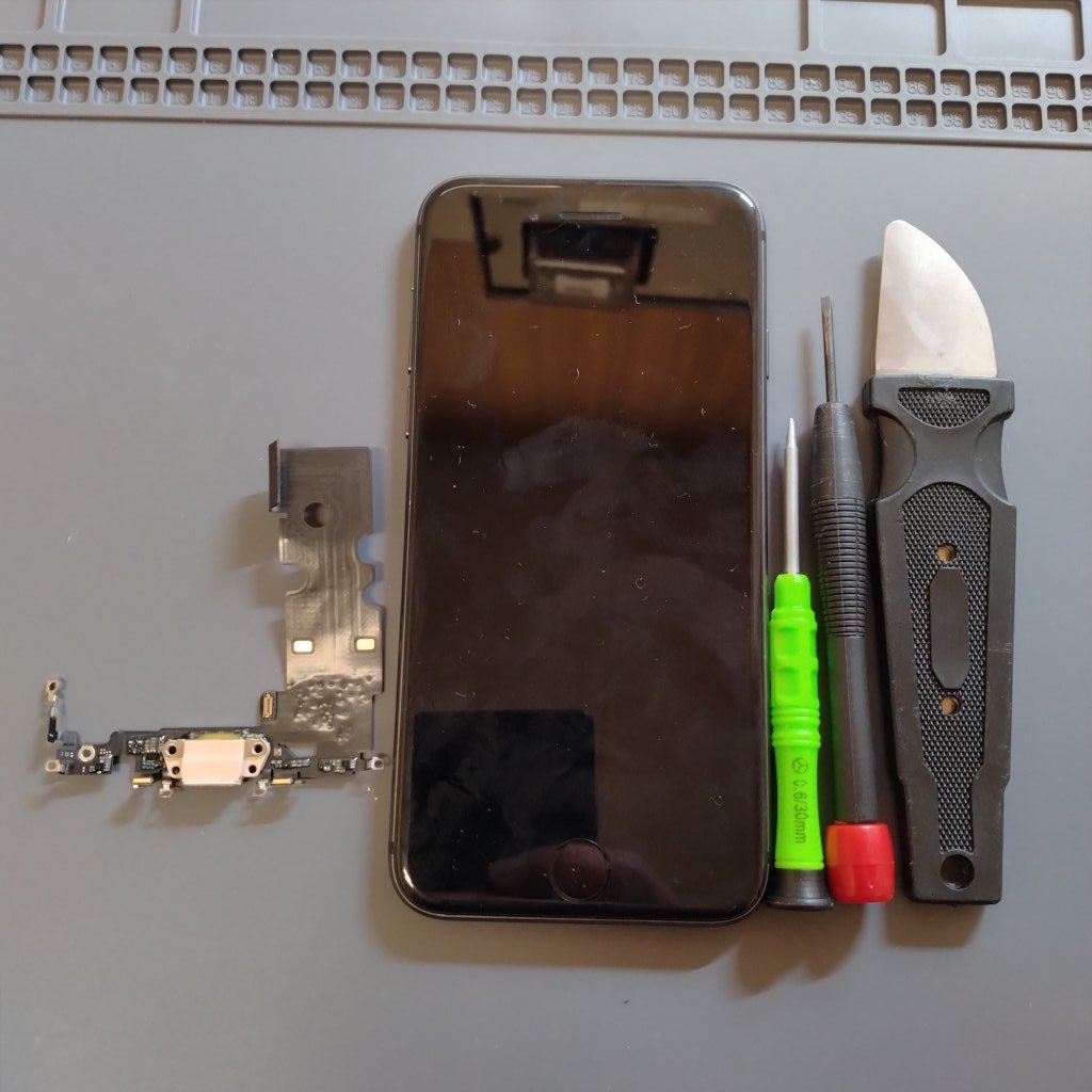 iPhone8 ライトニング交換