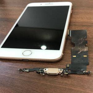 iPhone8 ライトニング修理