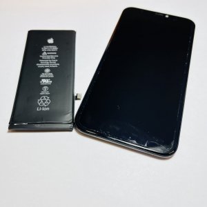 iPhoneXS 液晶パネル交換 バッテリー交換 同時修理
