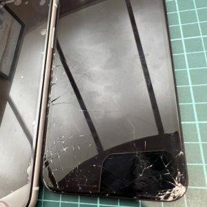 iPhone11　フロントパネル交換
