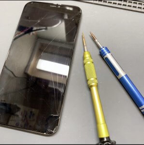 iPhone11 フロントパネル交換 ガラス割れ