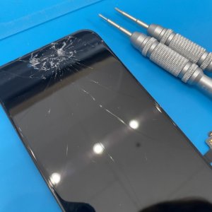 iPhone8　フロントパネル交換