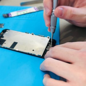 iPhone SE フロントパネル交換