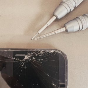 iPhone11　フロントパネル交換