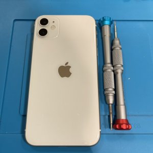 iPhone11 バックパネル修理
