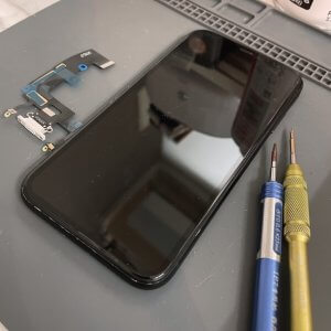 iPhoneXR ライトニング修理