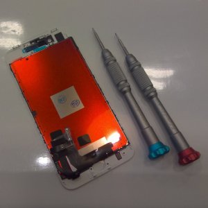 iPhone8フロントパネル交換