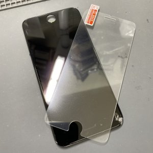 iPhoneSE2 フロントパネル交換 強化ガラス貼付け