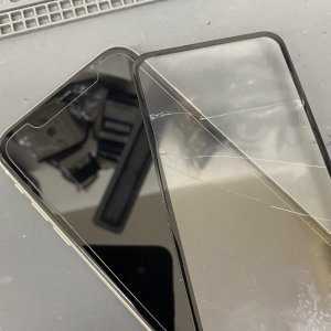 iPhone11 強化ガラス永久保証