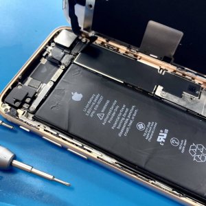 iPhone 8 バッテリー交換