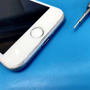 iPhone 8 ライトニング交換 （充電不良）