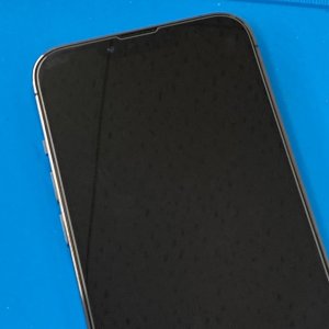 iPhone13 強化ガラス貼り付け