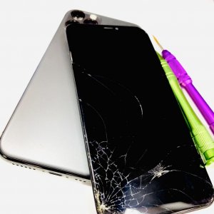 iPhone11Pro フロントパネル交換修理 画面割れ