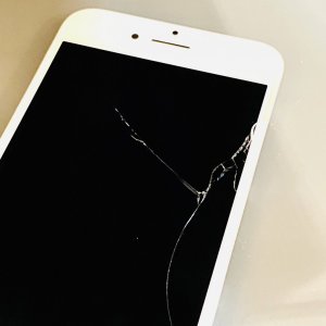 iPhone8 フロントパネル交換修理