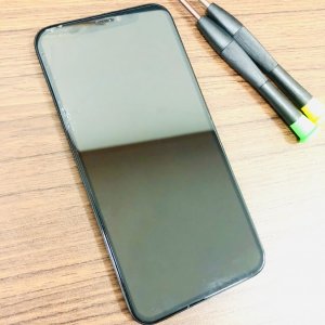 iPhone11 Pro (アイフォン11プロ) 液晶交換 タッチ操作が効かない、画面が映らない、ガラスが欠けている など