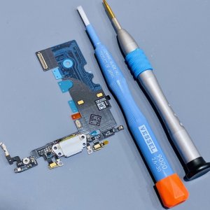 iPhone8 ライトニングコネクタ修理