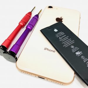 iPhone8 バッテリー交換 購入から2年以上 持続しない 何度も充電
