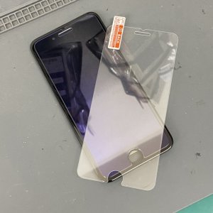 iPhoneASE2 液晶交換&強化ガラス貼付け