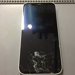 iPhone12 フロントパネル交換