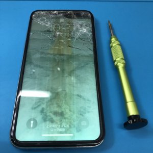 iPhoneXSパネル交換　画面チラつき　タッチ不良