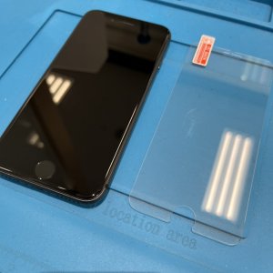 iPhone8 強化ガラス貼り付け