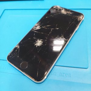 iPhoneSE2（アイフォンSE2）画面割れ修理