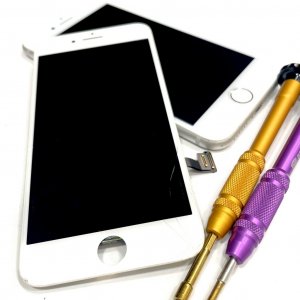 iPhone8 フロントパネル交換修理