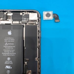 iPhone 8 アウトカメラ修理