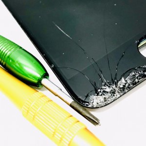 iPhoneSE2 フロントパネル交換