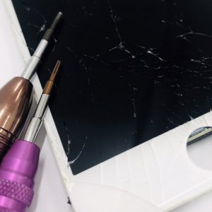 iPhone8フロントパネル交換