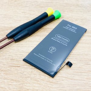 iPhoneSE2 バッテリー交換 何度も充電 充電切れる
