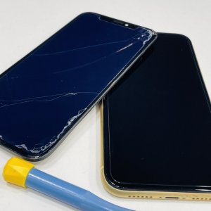 iPhone11 フロントパネル交換修理