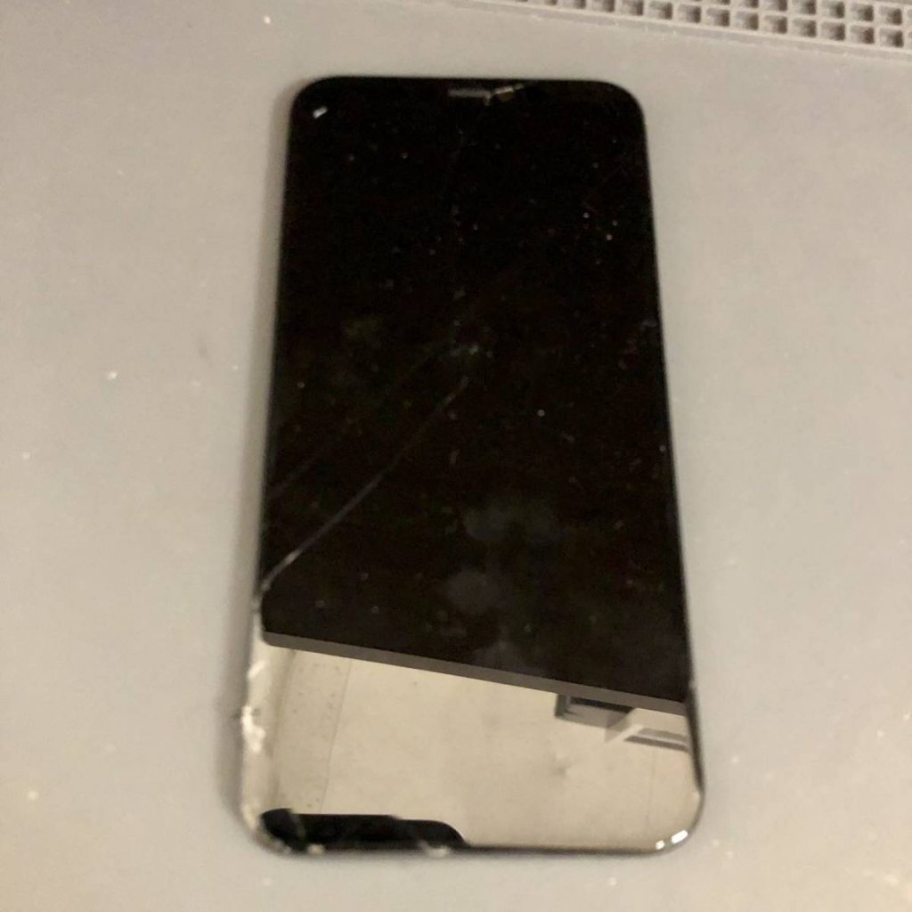 iPhoneXS フロントパネル交換