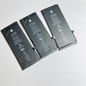 iPhone8 バッテリー交換 3台同時修理、バッテリーを交換してくださいのメッセージ!!