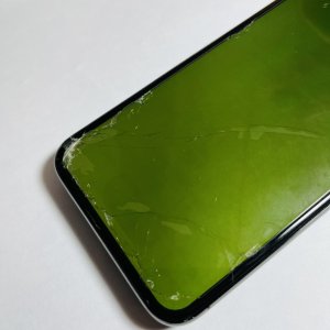iPhoneX 液晶パネル交換 割れた画面を放置していたら…