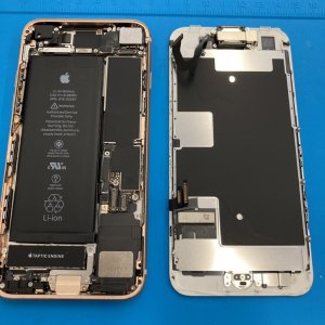 iPhone8  液晶交換修理