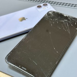 iPhone11 フロントパネル交換修理