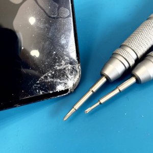 iPhone 11 フロントパネル交換