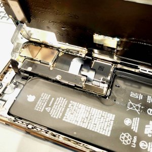 iPhoneXS 水没修理