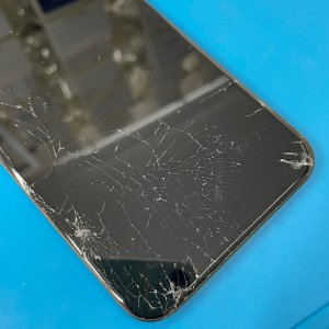 iPhone11 フロントパネル交換修理
