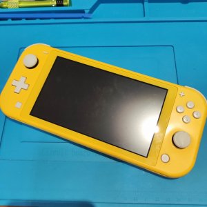 Nintendo SwitchLite（ニンテンドースイッチライト）画面割れ修理