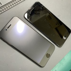 iPhoneSE2 フロントパネル 強化ガラス貼付け