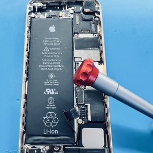 iPhone SE バッテリー交換